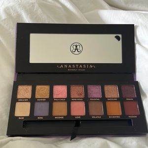 Anastasia eyeshadow palette